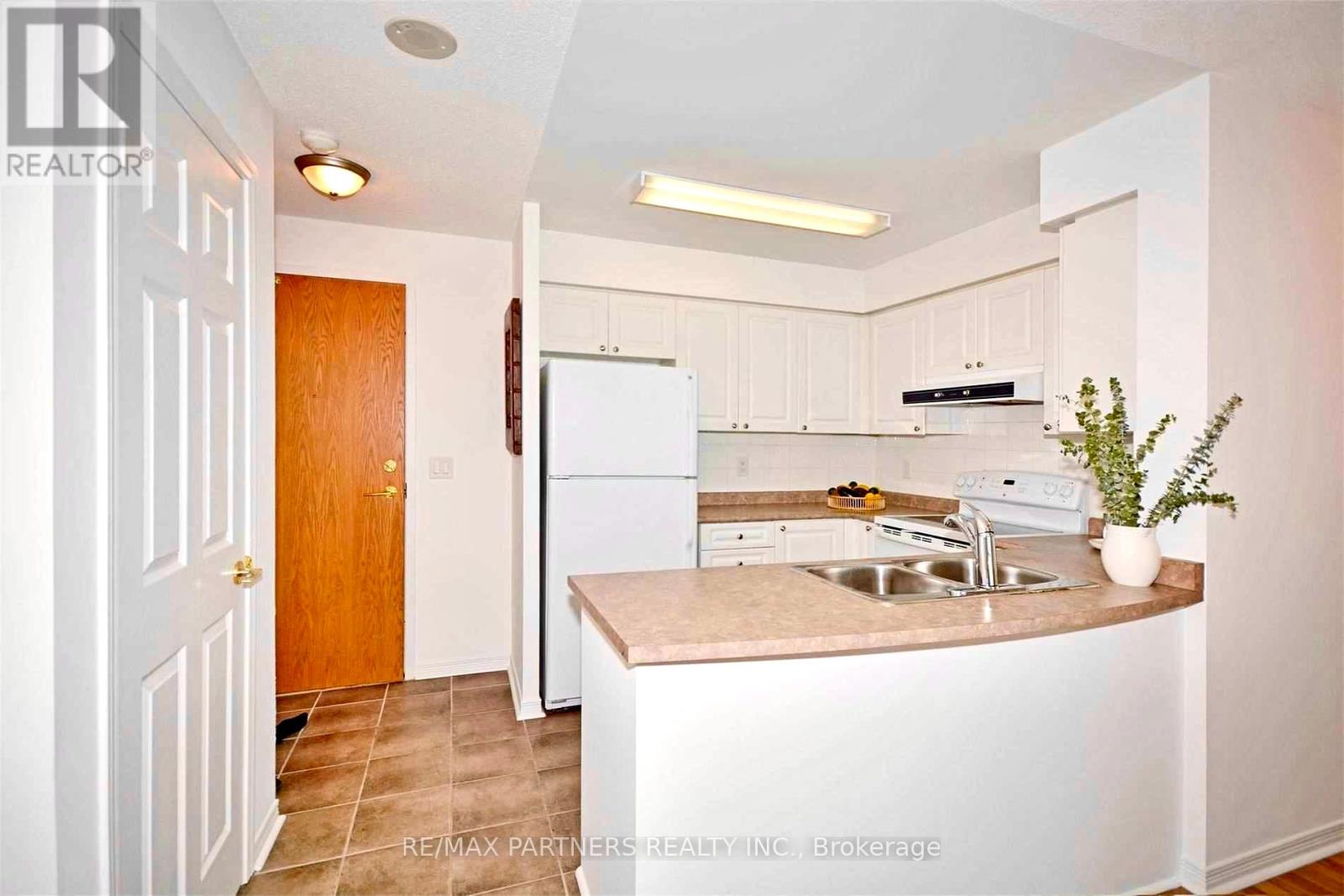 307 - 5508 Yonge Street, Toronto, Ontario  M2N 7L2 - Photo 2 - C12956060