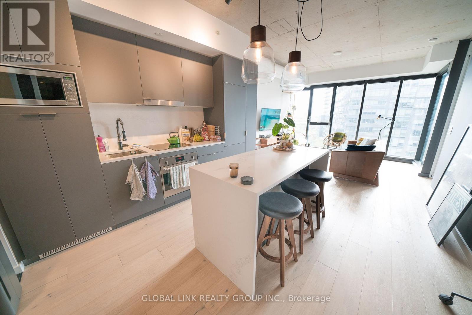 821 - 170 BAYVIEW AVENUE, Toronto, Ontario