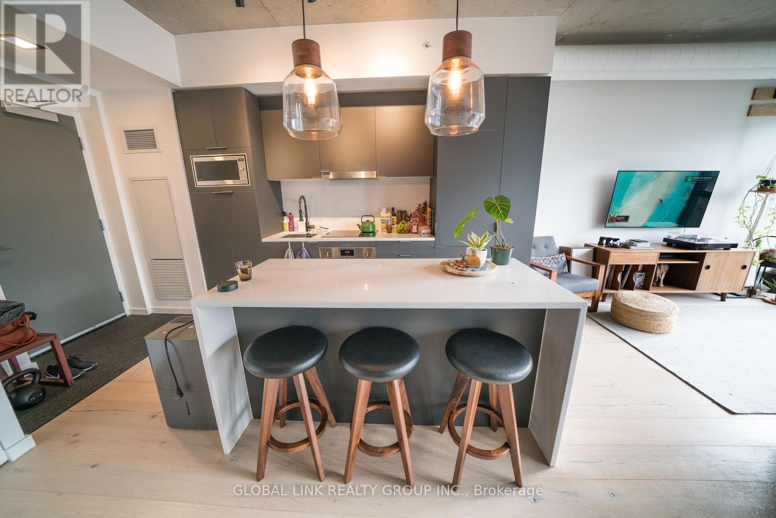 821 - 170 Bayview Avenue, Toronto, Ontario  M5A 0M4 - Photo 2 - C12956074