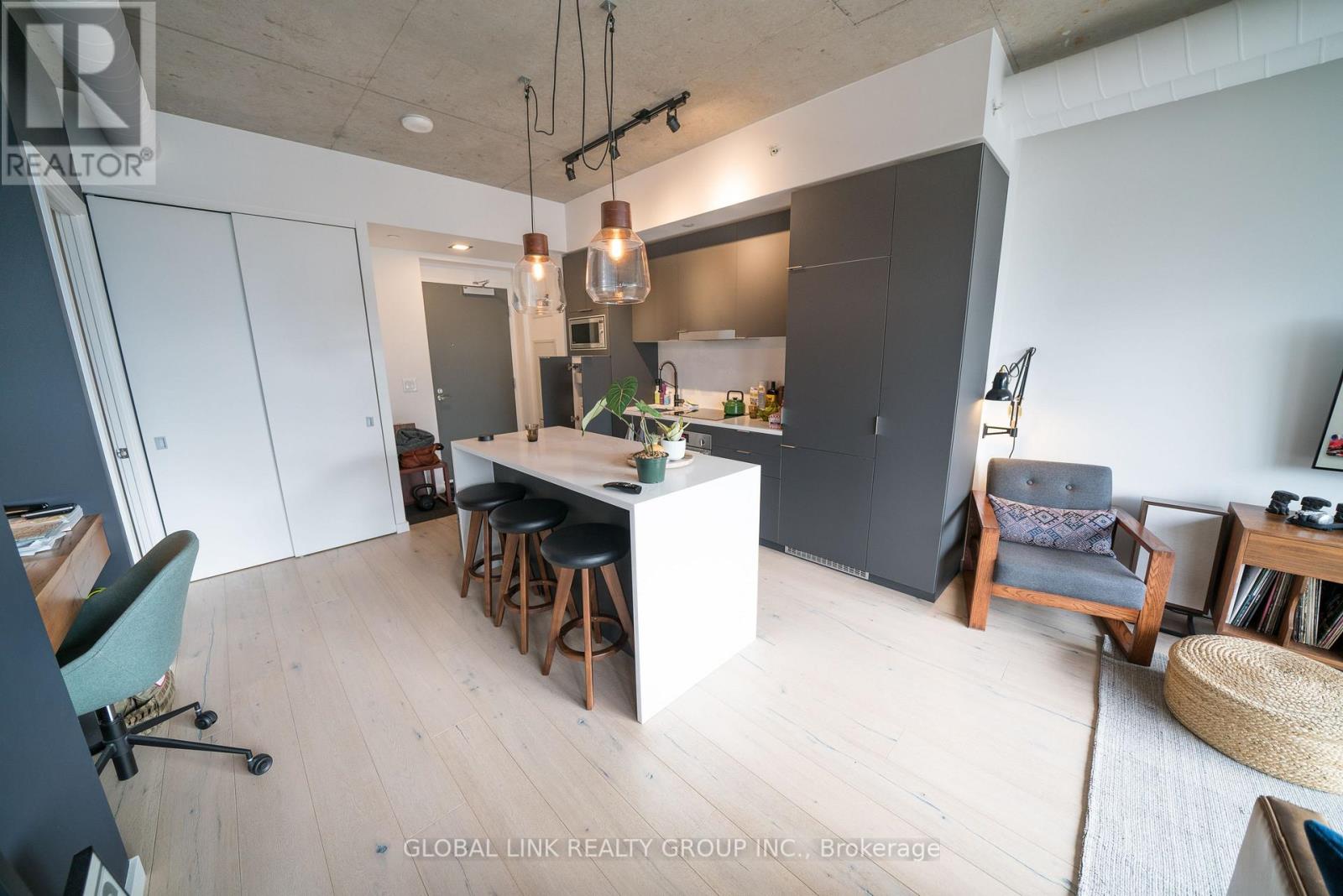 821 - 170 Bayview Avenue, Toronto, Ontario  M5A 0M4 - Photo 3 - C12956074