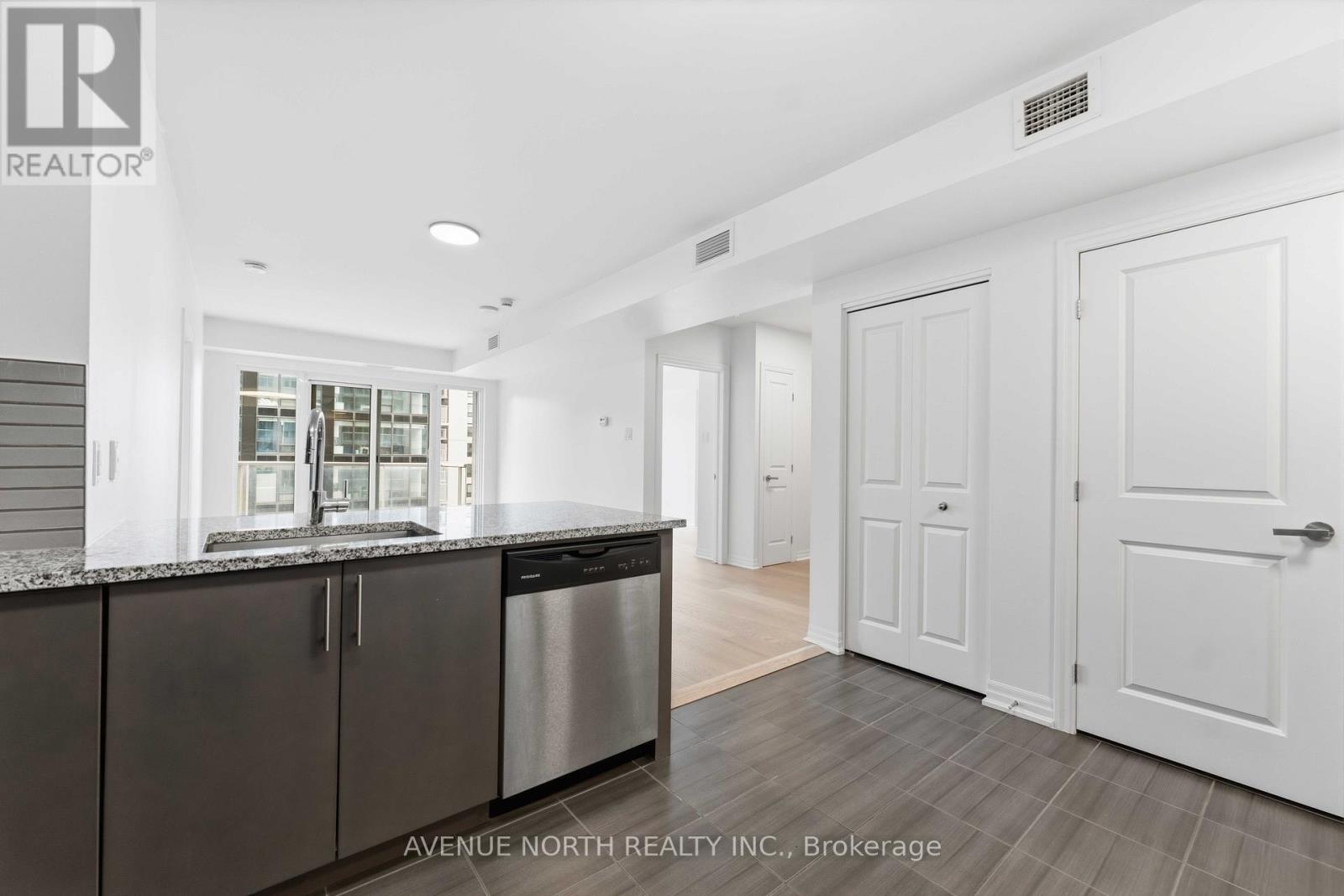 1102 - 242 Rideau Street, Ottawa, Ontario K1N 0B7 - Photo 14 - X12956066