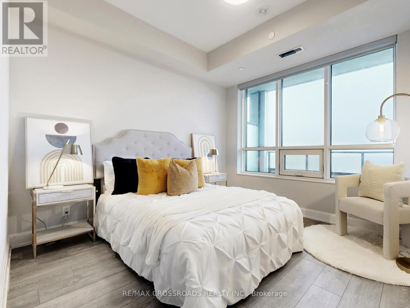 1710 - 38 Water Walk Drive, Markham, Ontario  L3R 6M8 - Photo 16 - N12956054