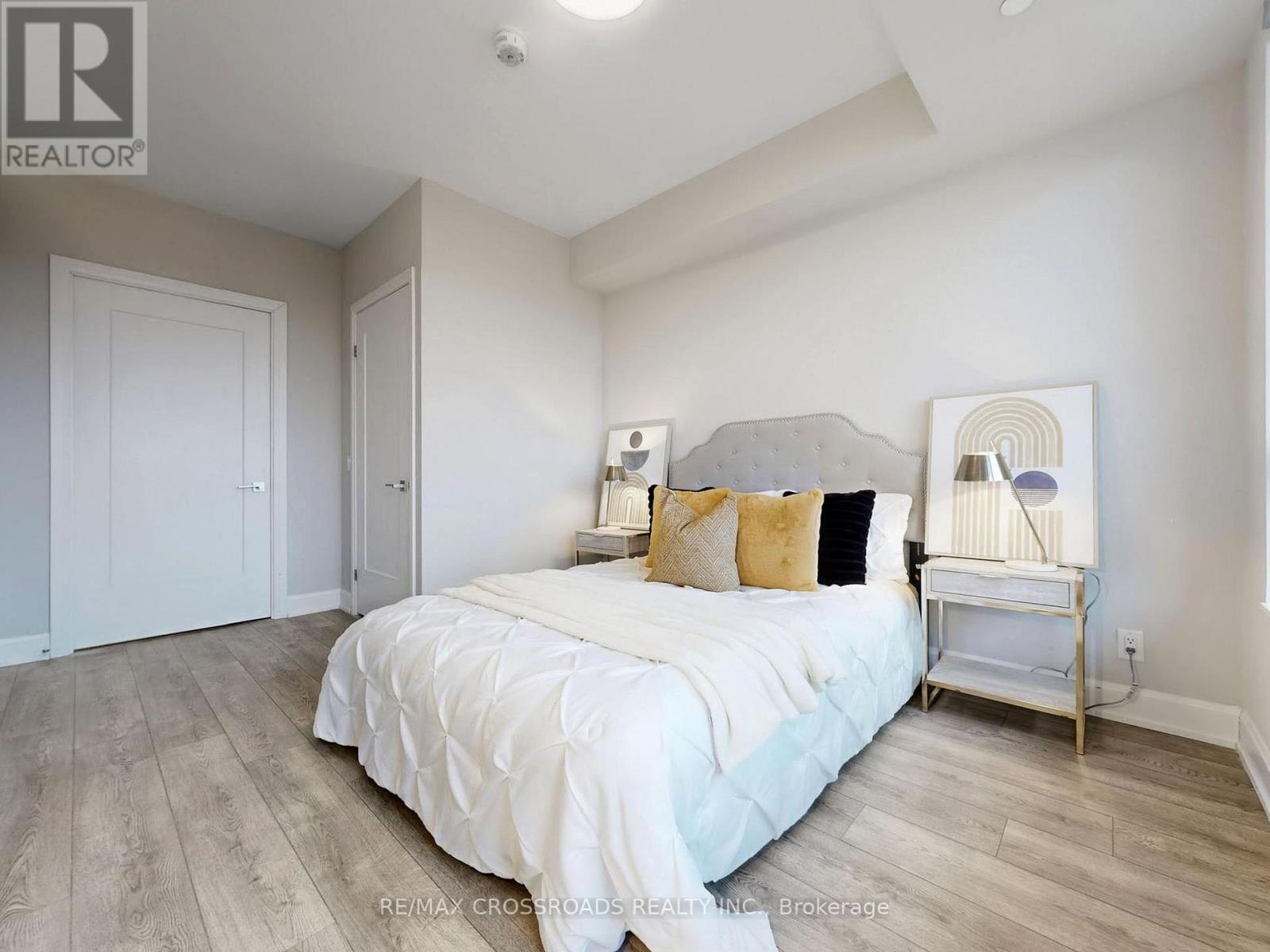 1710 - 38 Water Walk Drive, Markham, Ontario  L3R 6M8 - Photo 17 - N12956054