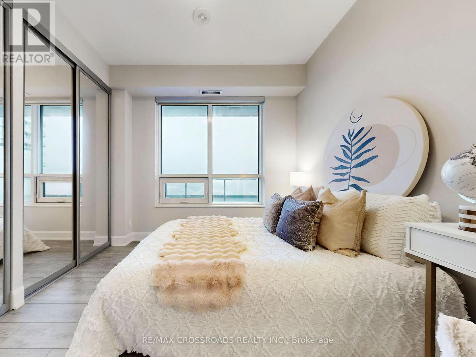 1710 - 38 Water Walk Drive, Markham, Ontario  L3R 6M8 - Photo 20 - N12956054