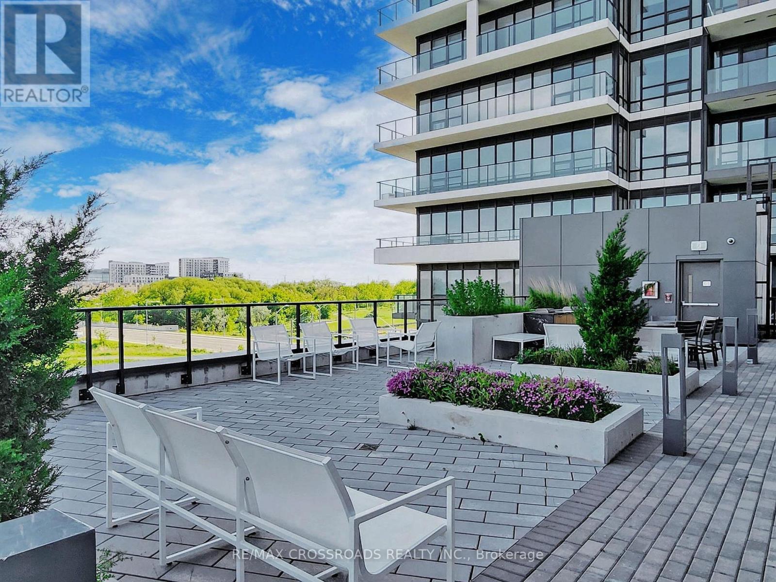 1710 - 38 Water Walk Drive, Markham, Ontario  L3R 6M8 - Photo 40 - N12956054