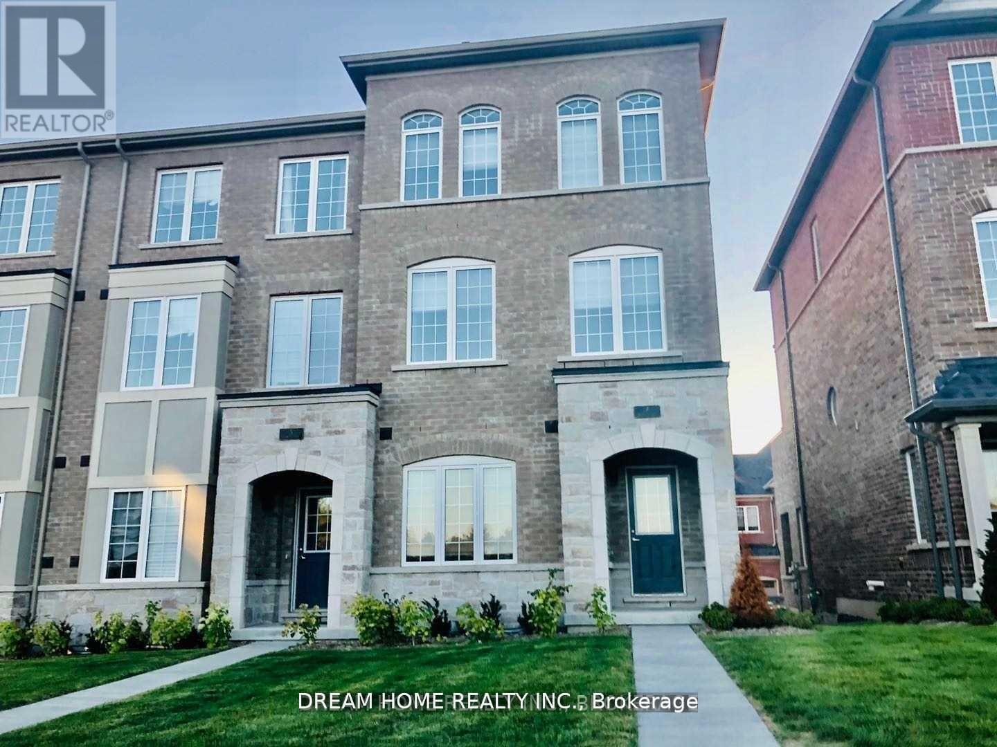 7 HESWALL LANE, Newmarket, Ontario