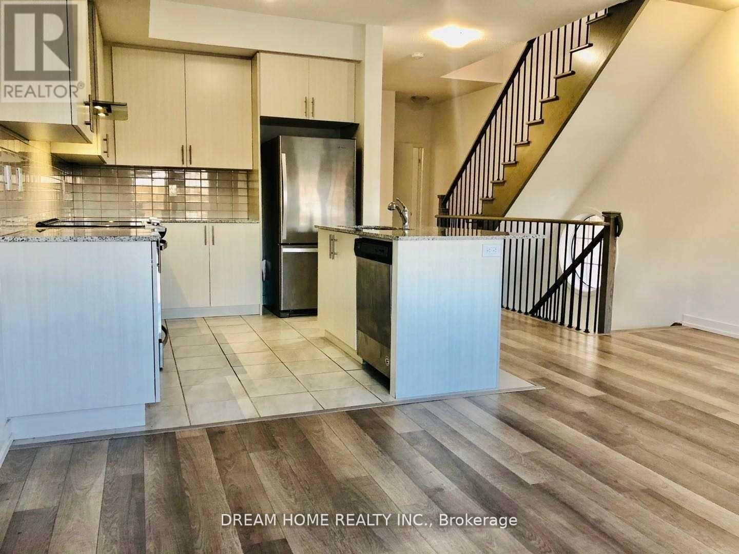 7 Heswall Lane, Newmarket, Ontario  L3Y 0E1 - Photo 3 - N12956056