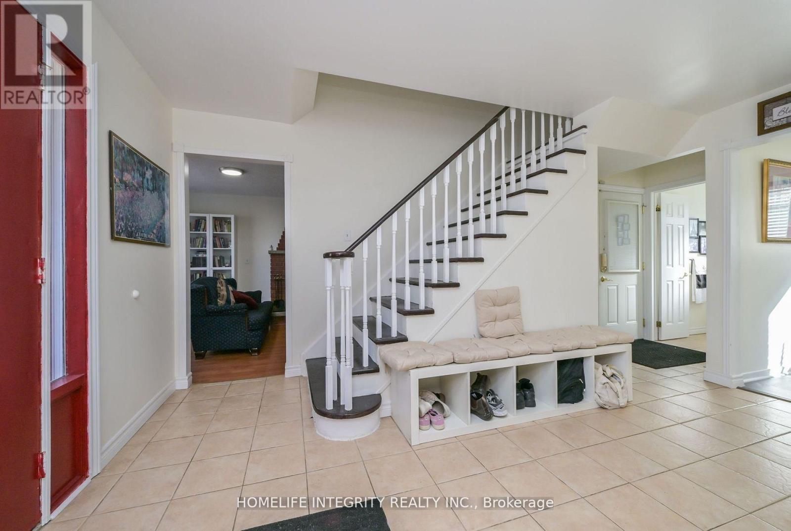 9 Greenaway Street, New Tecumseth, Ontario  L0G 1W0 - Photo 5 - N12956058