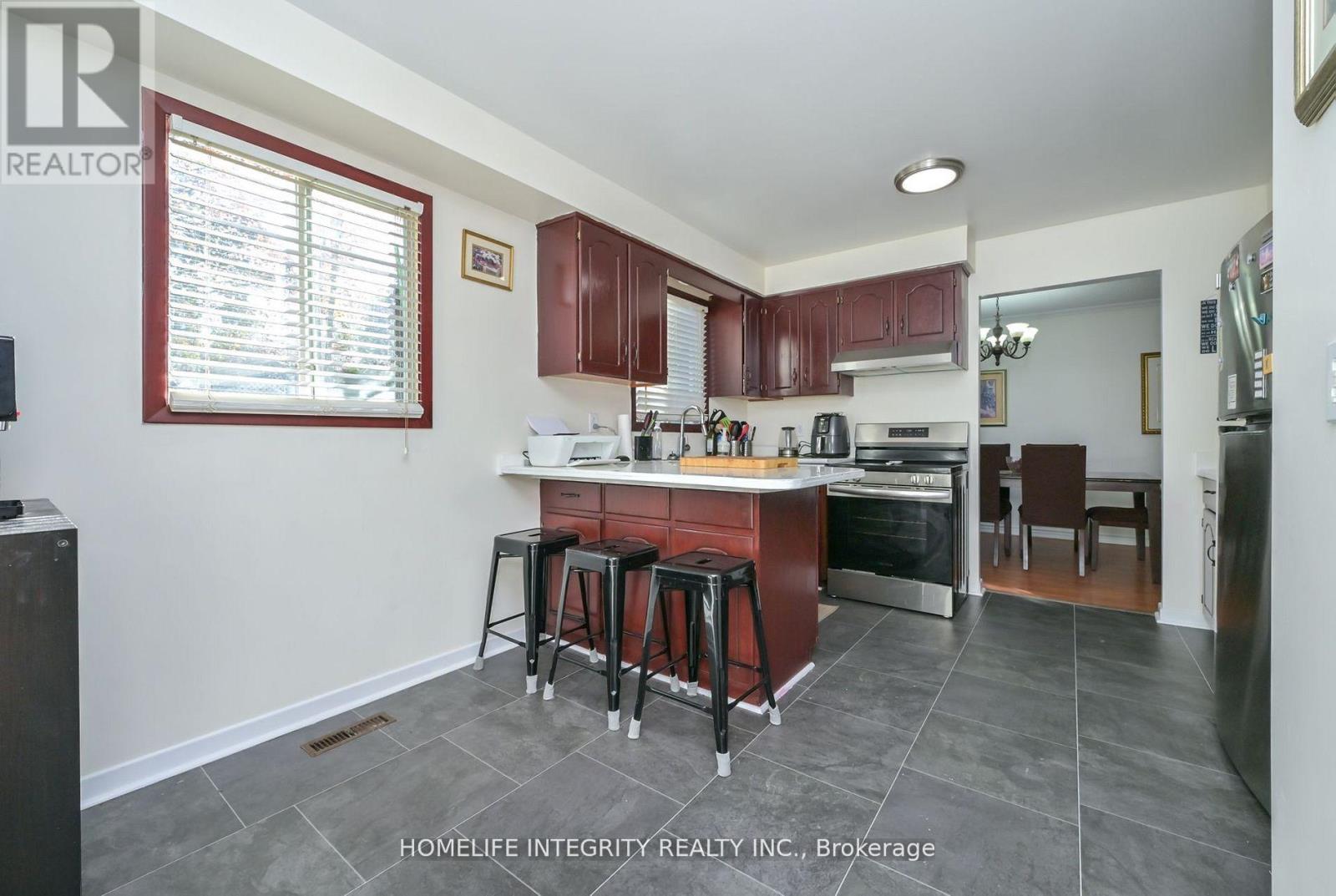 9 Greenaway Street, New Tecumseth, Ontario  L0G 1W0 - Photo 7 - N12956058