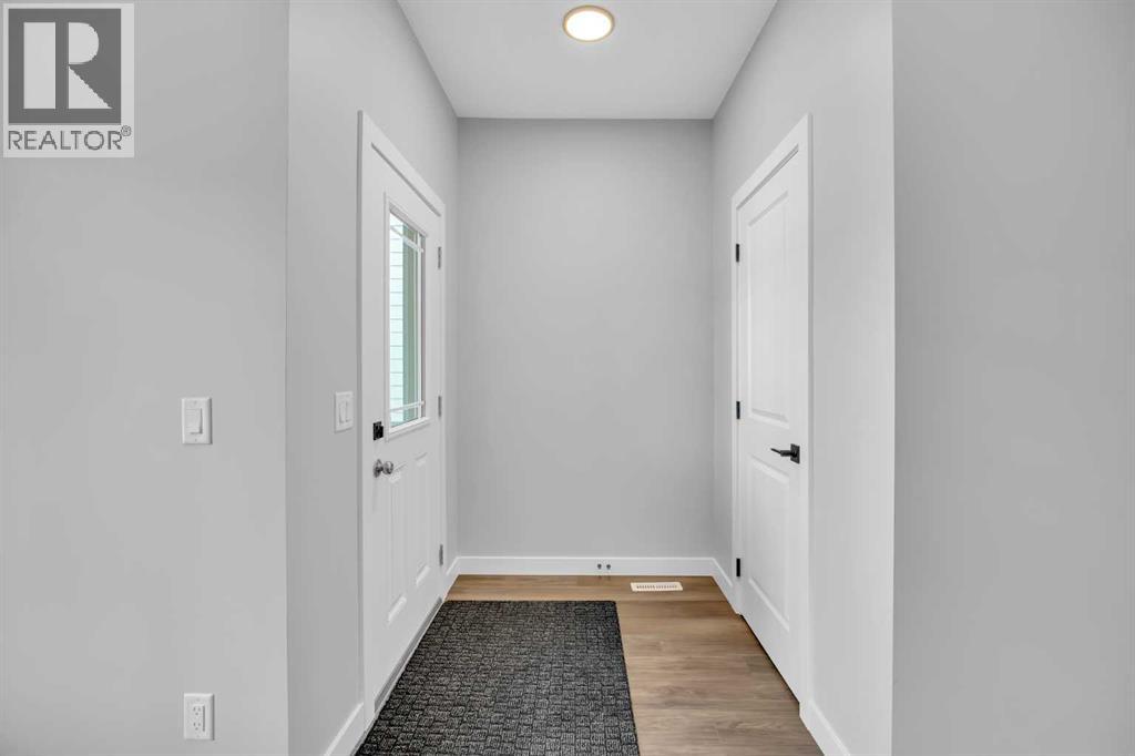 10 Versant Path SW, Calgary, Alberta  T2Y 0Z5 - Photo 4 - A2290819