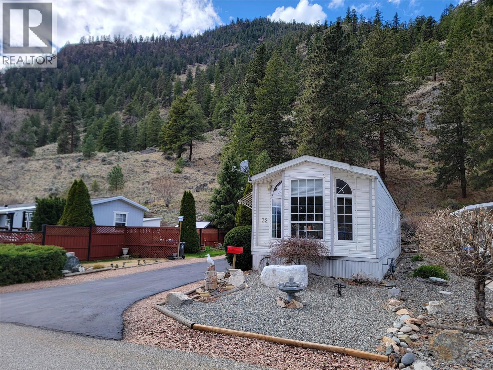 1292 Highway 3a Unit# 32, Keremeos, British Columbia  V0X 1N4 - Photo 2 - 10382009