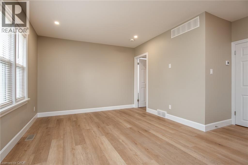 525 Courtland Avenue E, Kitchener, Ontario  N2G 2W9 - Photo 9 - 40815976