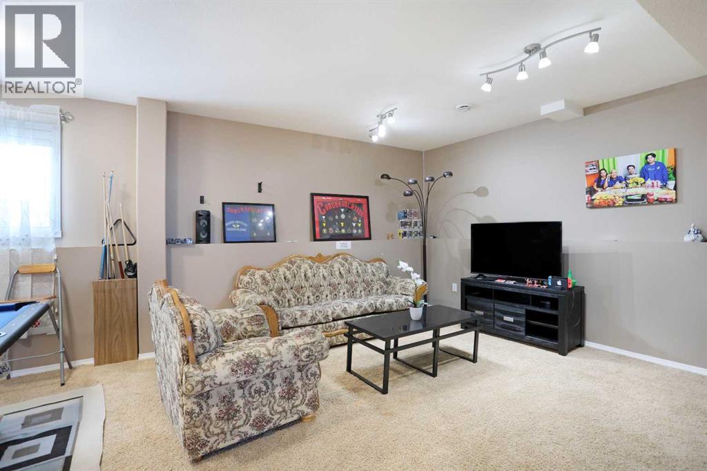 11 Upland Bay W, Brooks, Alberta  T1R 1N1 - Photo 28 - A2288677