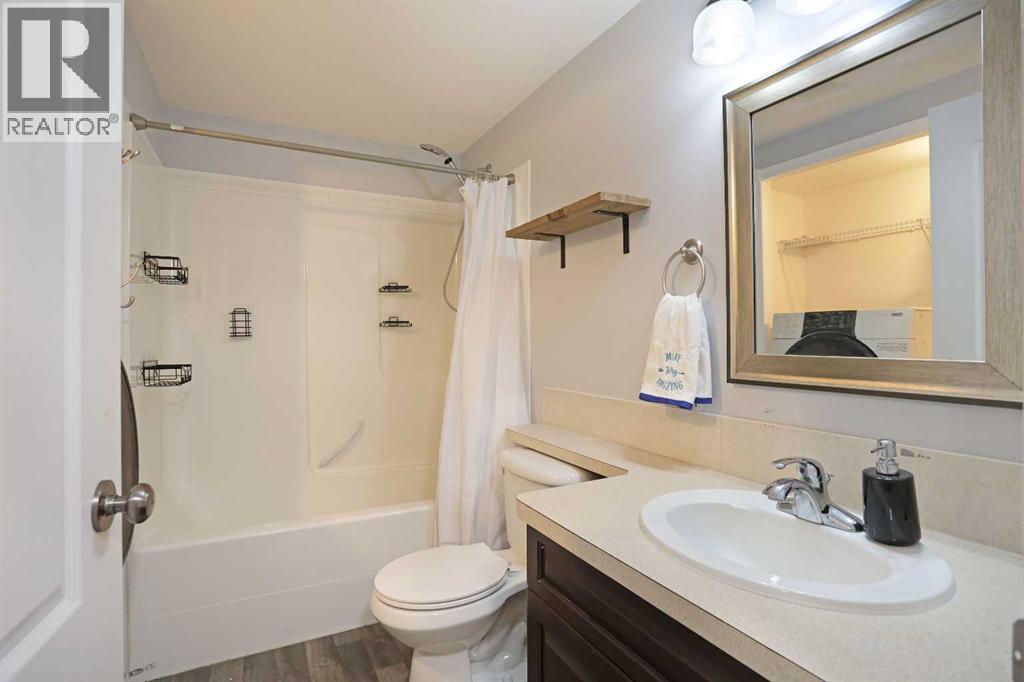 11 Upland Bay W, Brooks, Alberta  T1R 1N1 - Photo 32 - A2288677