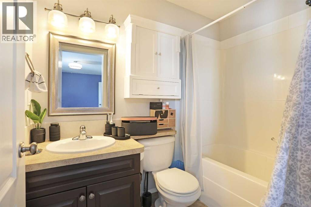 11 Upland Bay W, Brooks, Alberta  T1R 1N1 - Photo 18 - A2288677