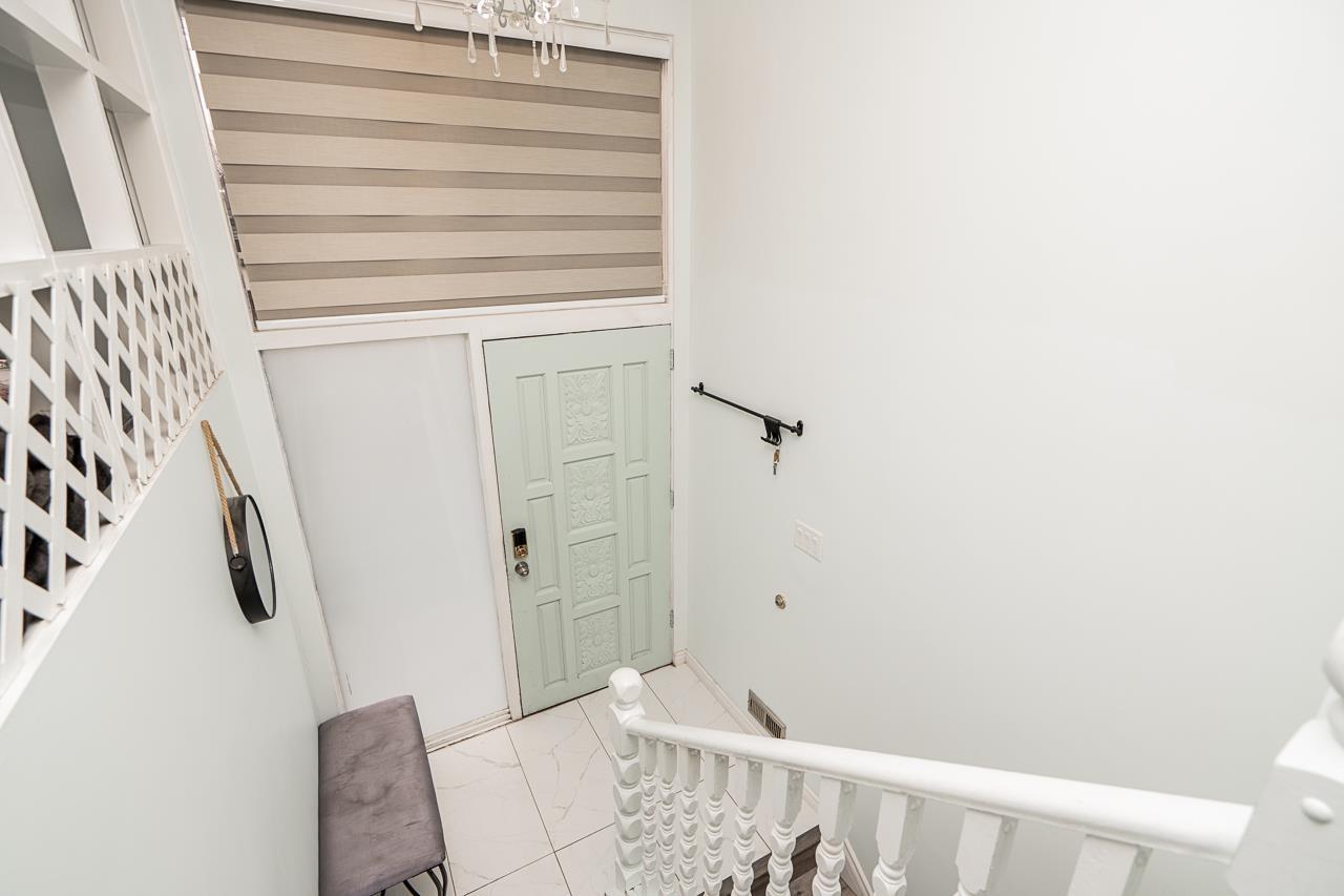 11310 Loughren Drive, Surrey, British Columbia  V3K 4Z4 - Photo 4 - R3106718