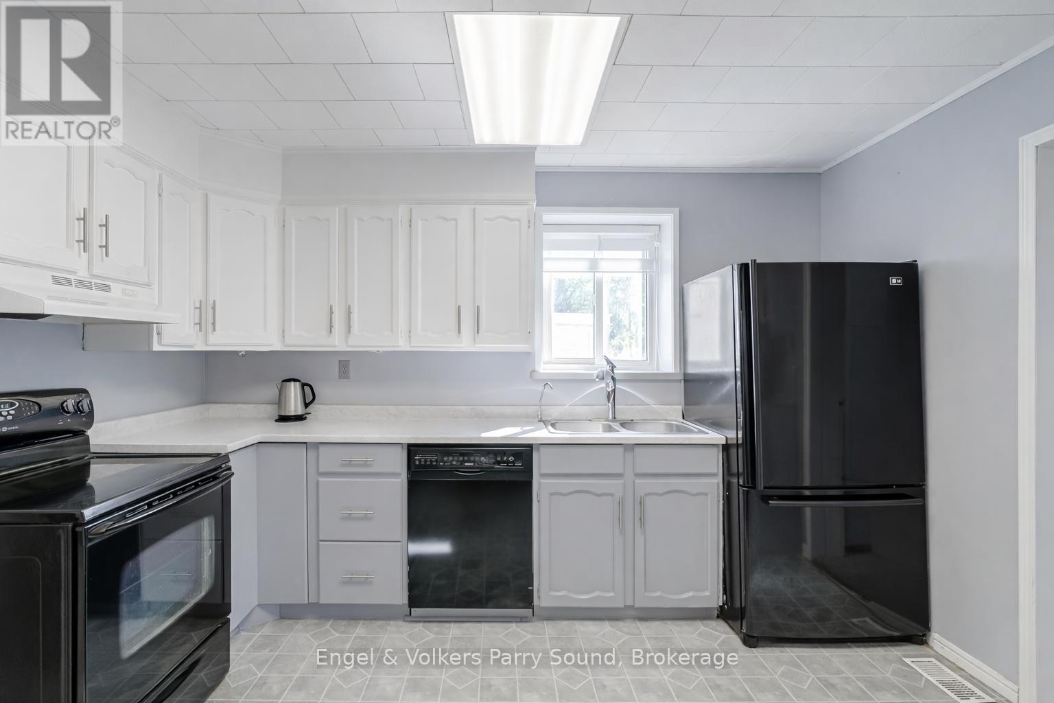 54 River Street, Parry Sound, Ontario  P2A 2T6 - Photo 11 - X12956110