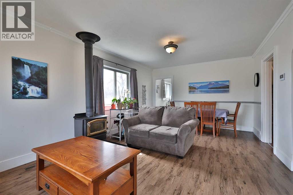 54 S 200 W, Raymond, Alberta  T0K 2S0 - Photo 5 - A2296321