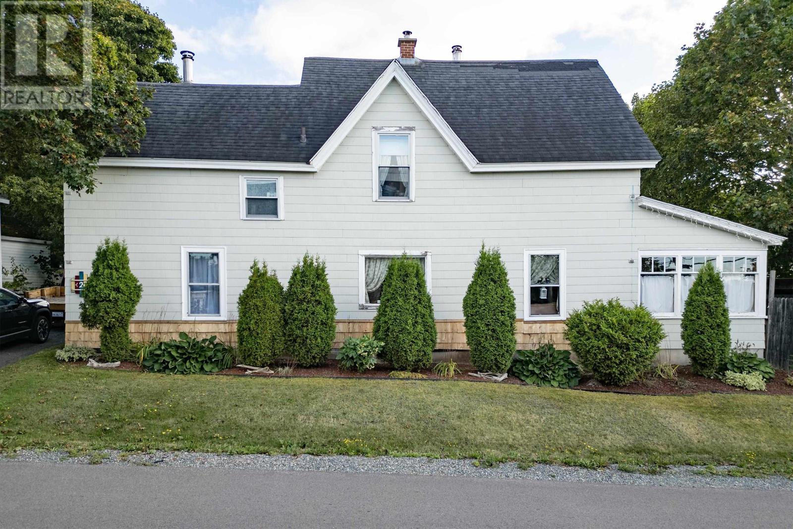 26 Starr Street, Springhill, Nova Scotia  B0M 1X0 - Photo 2 - 202604227