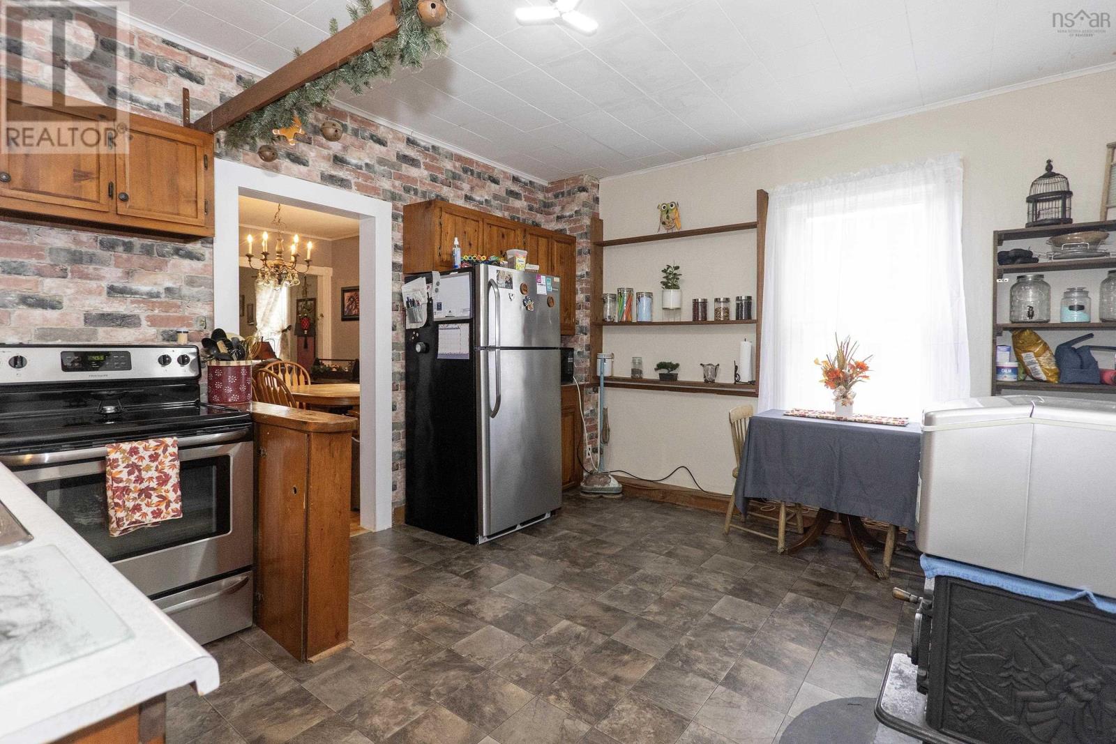 26 Starr Street, Springhill, Nova Scotia  B0M 1X0 - Photo 6 - 202604227