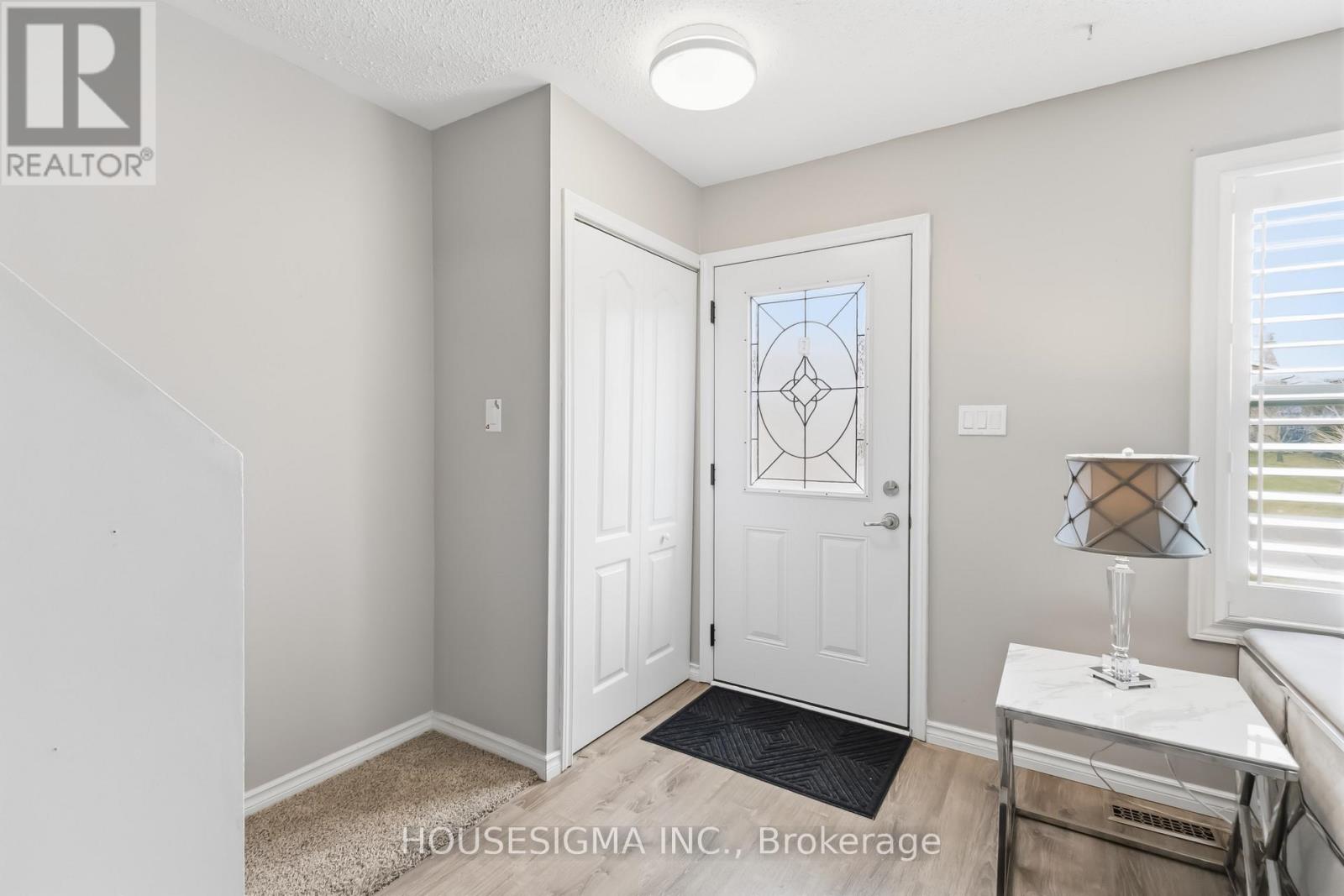 861 Dearness Drive, London South, Ontario  N6E 1Y4 - Photo 3 - X12956130