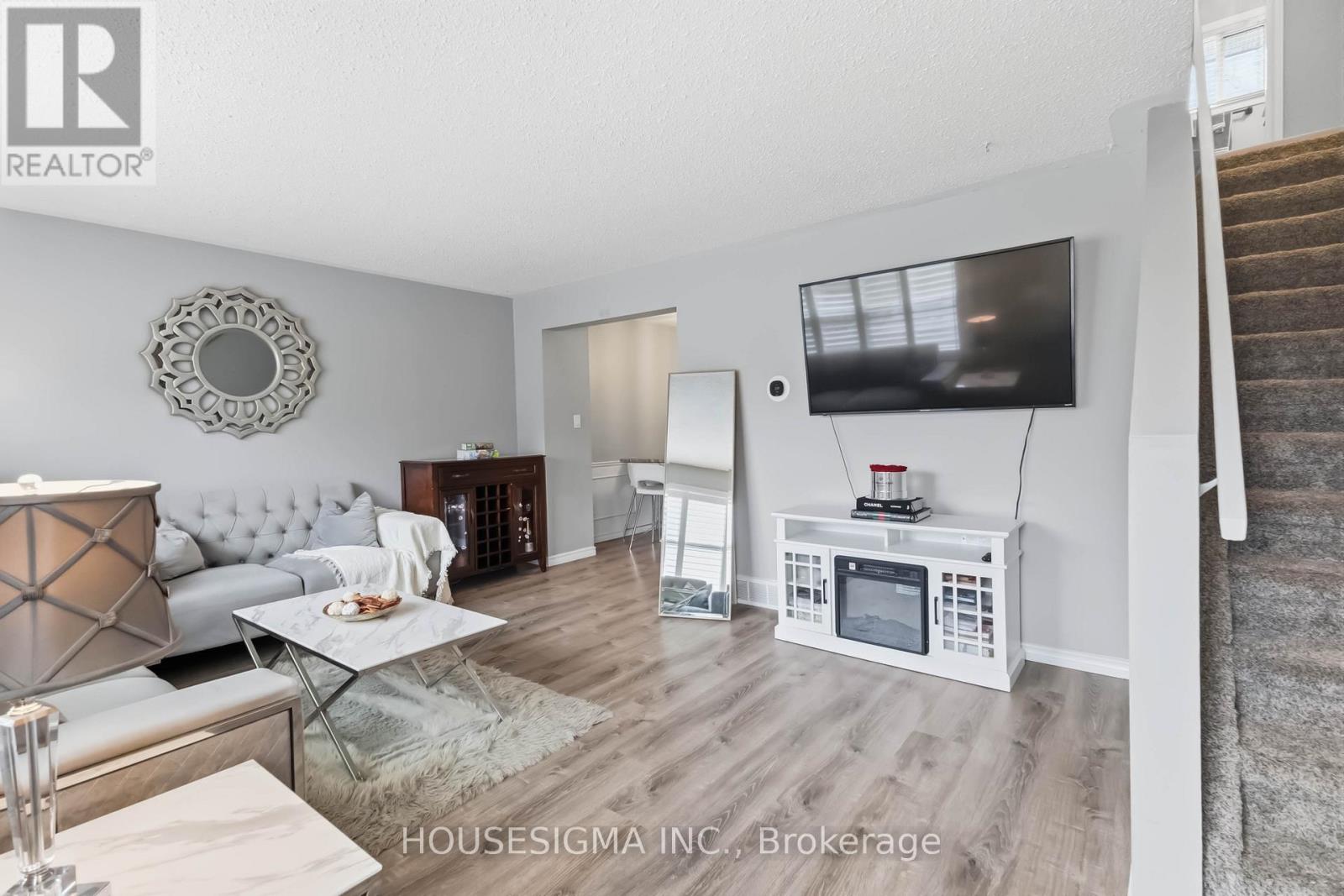 861 Dearness Drive, London South, Ontario  N6E 1Y4 - Photo 4 - X12956130