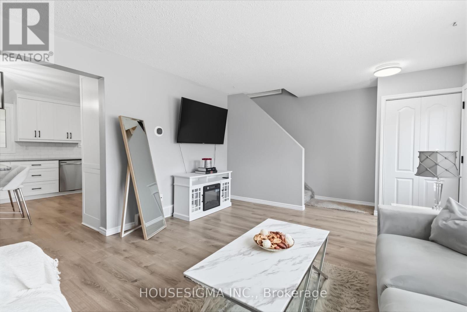 861 Dearness Drive, London South, Ontario  N6E 1Y4 - Photo 8 - X12956130