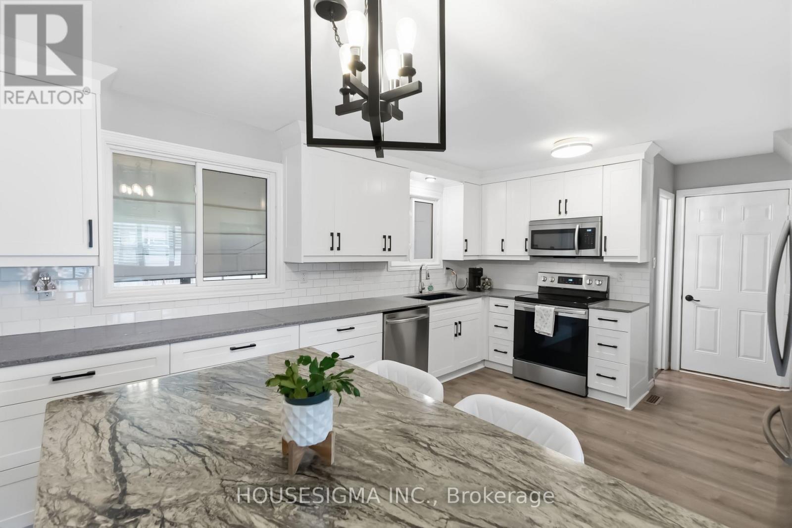 861 Dearness Drive, London South, Ontario  N6E 1Y4 - Photo 9 - X12956130