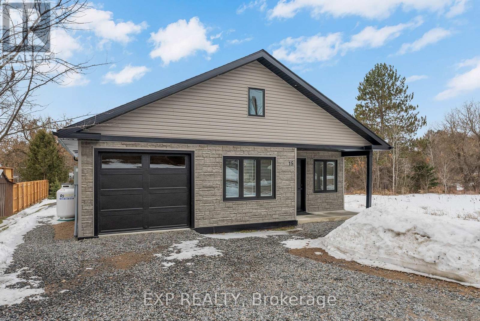 15 Zilney Street, Madawaska Valley, Ontario  K0J 1B0 - Photo 2 - X12956136