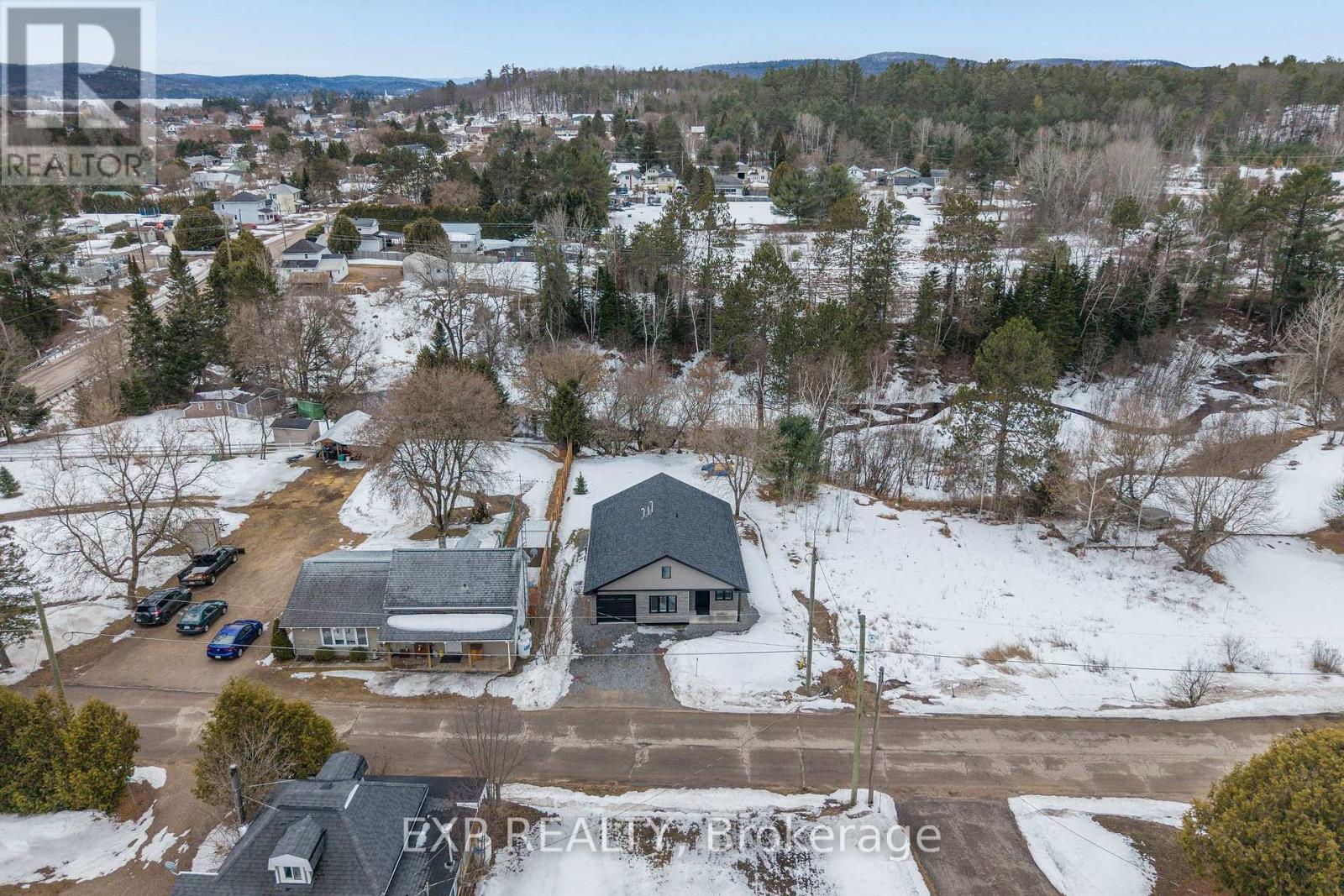 15 Zilney Street, Madawaska Valley, Ontario  K0J 1B0 - Photo 4 - X12956136
