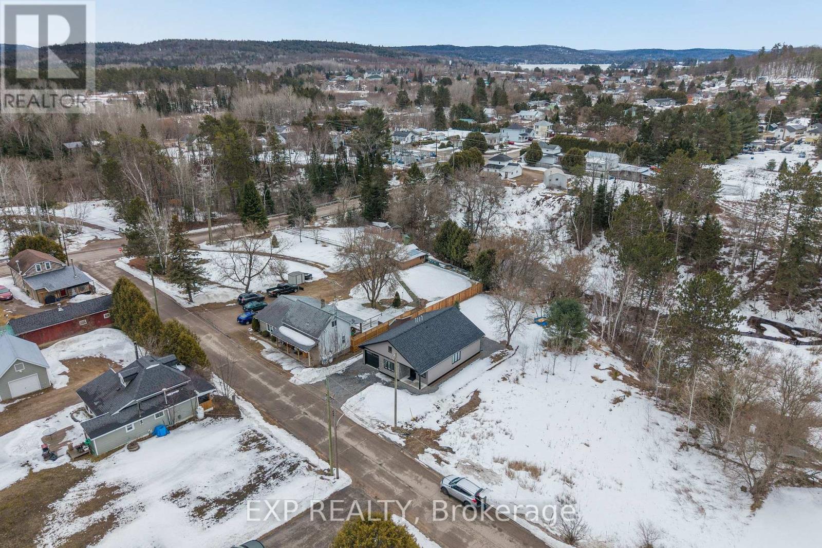 15 Zilney Street, Madawaska Valley, Ontario  K0J 1B0 - Photo 5 - X12956136