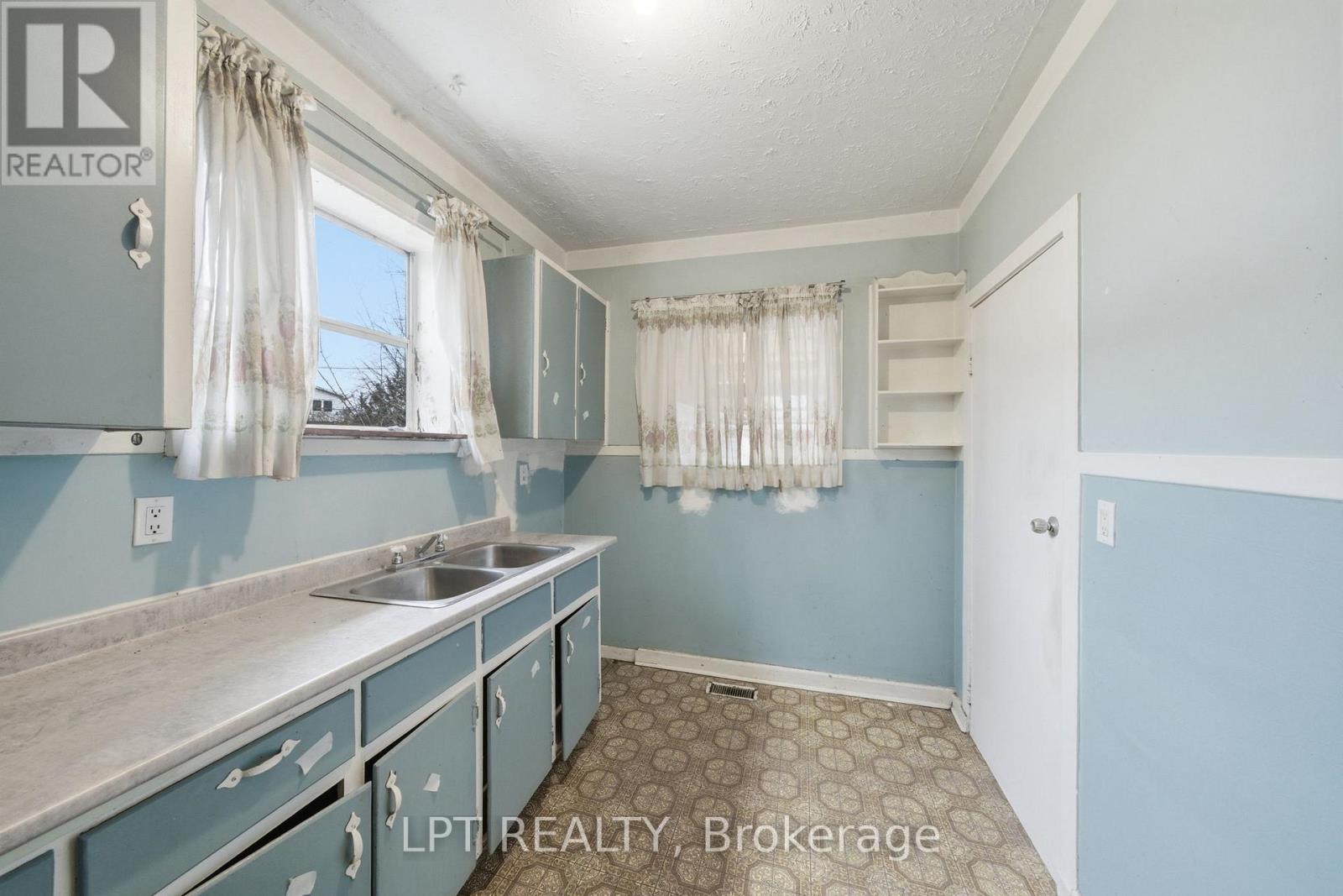 2838 Haughton Avenue, Ottawa, Ontario K2B 6Z3 - Photo 12 - X12956096