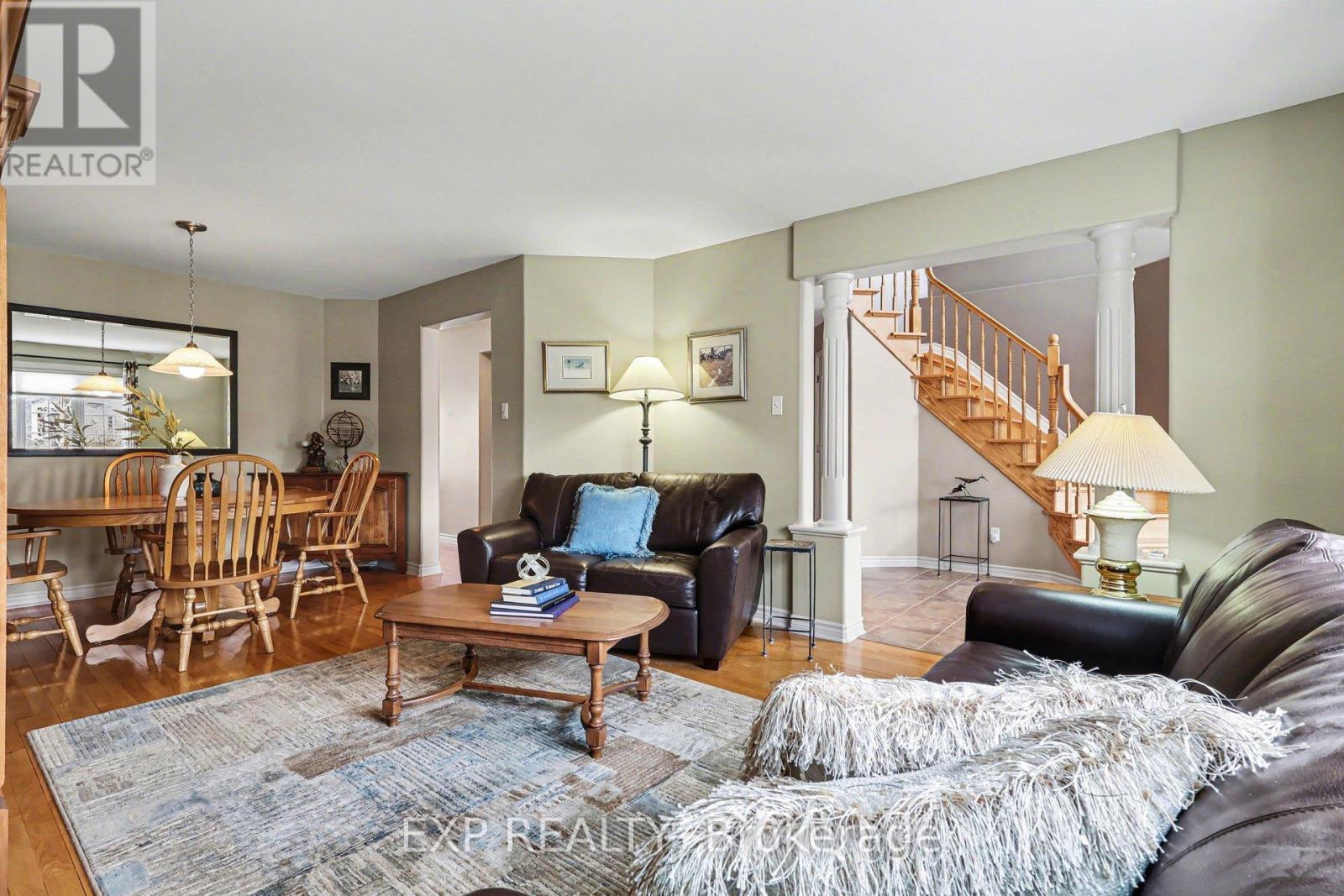 91 Rembrandt Drive, Russell, Ontario  K0A 1W0 - Photo 3 - X12956126