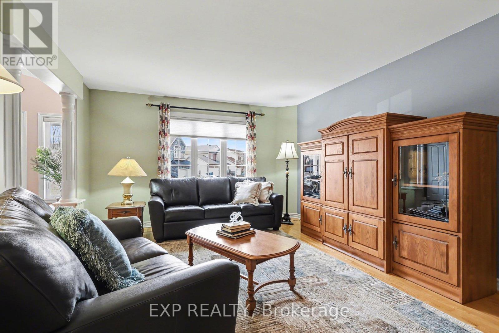 91 Rembrandt Drive, Russell, Ontario  K0A 1W0 - Photo 4 - X12956126