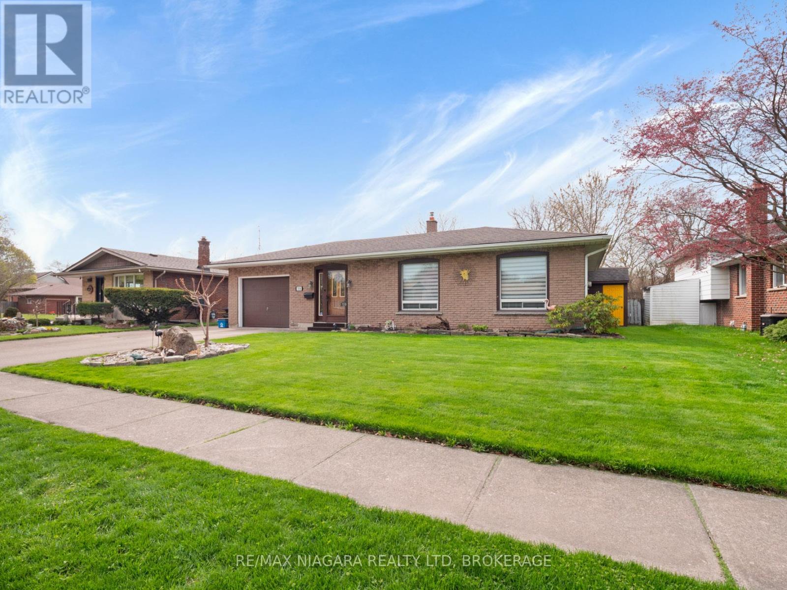 7058 Freeman Street, Niagara Falls, Ontario  L2E 5V5 - Photo 2 - X12956104