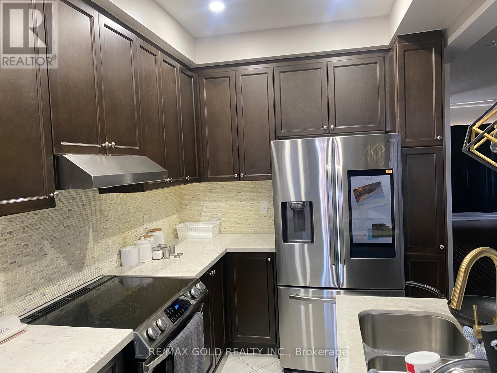 66 Zelda Road, Brampton, Ontario  L6R 0B6 - Photo 17 - W12956118