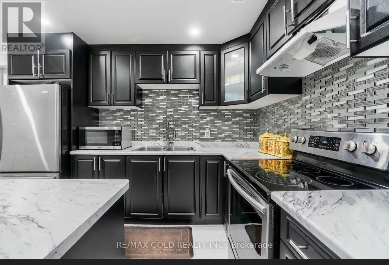 66 Zelda Road, Brampton, Ontario  L6R 0B6 - Photo 3 - W12956118