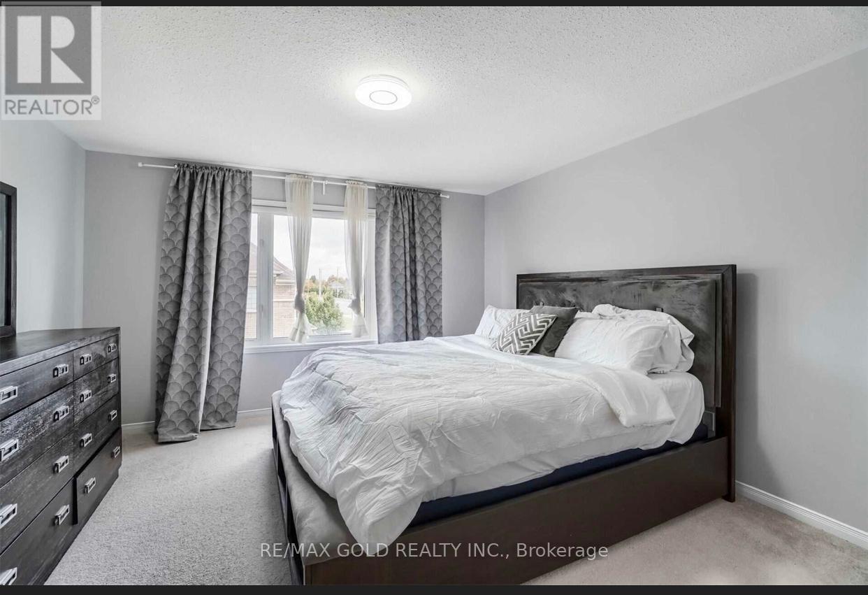 66 Zelda Road, Brampton, Ontario  L6R 0B6 - Photo 6 - W12956118