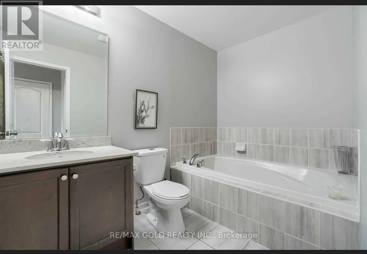 66 Zelda Road, Brampton, Ontario  L6R 0B6 - Photo 7 - W12956118