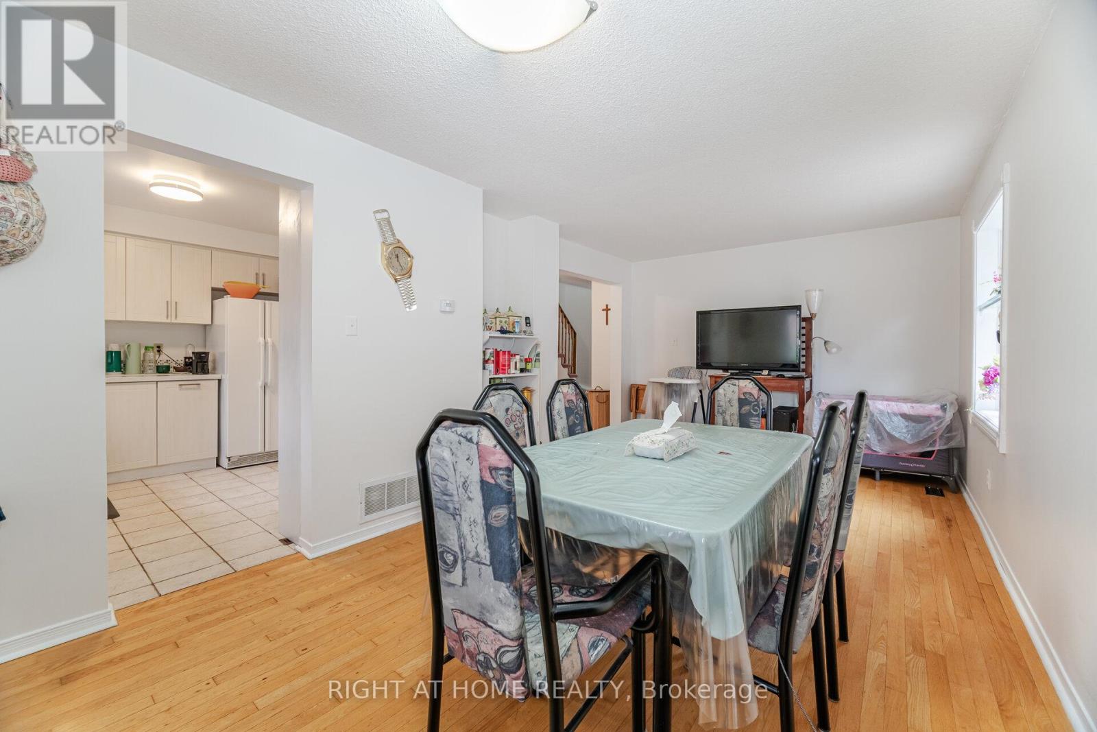 5253 Palomar Crescent, Mississauga, Ontario  L5R 2W8 - Photo 14 - W12956132