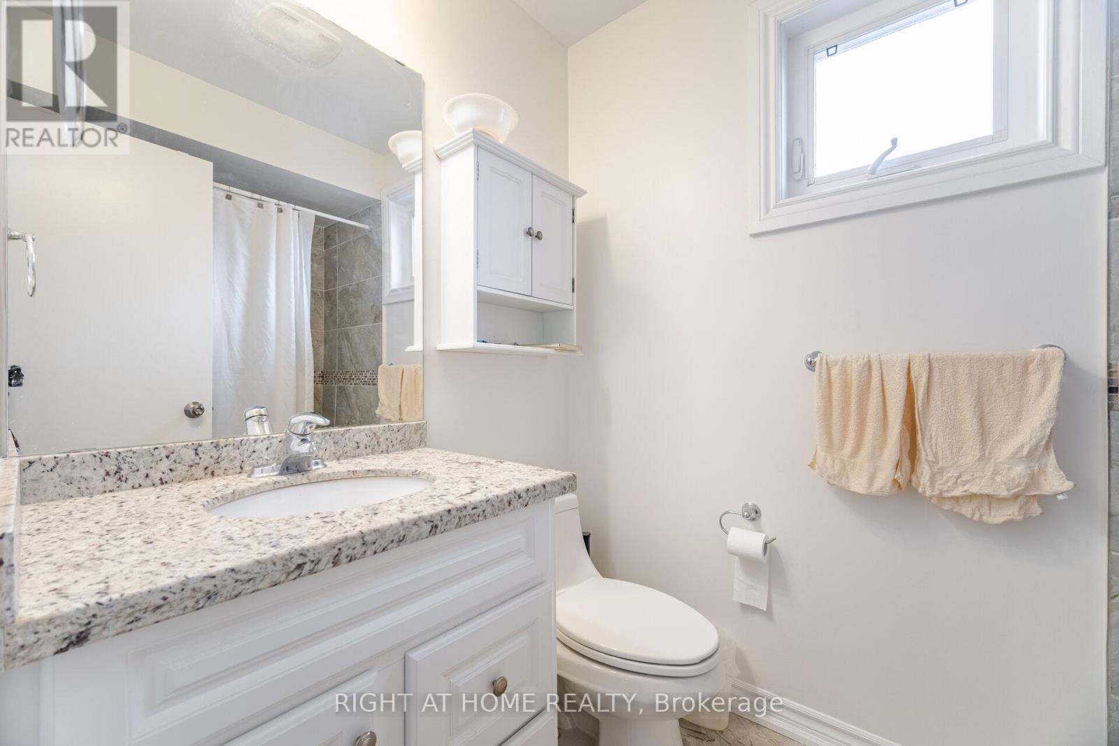 5253 Palomar Crescent, Mississauga, Ontario  L5R 2W8 - Photo 25 - W12956132