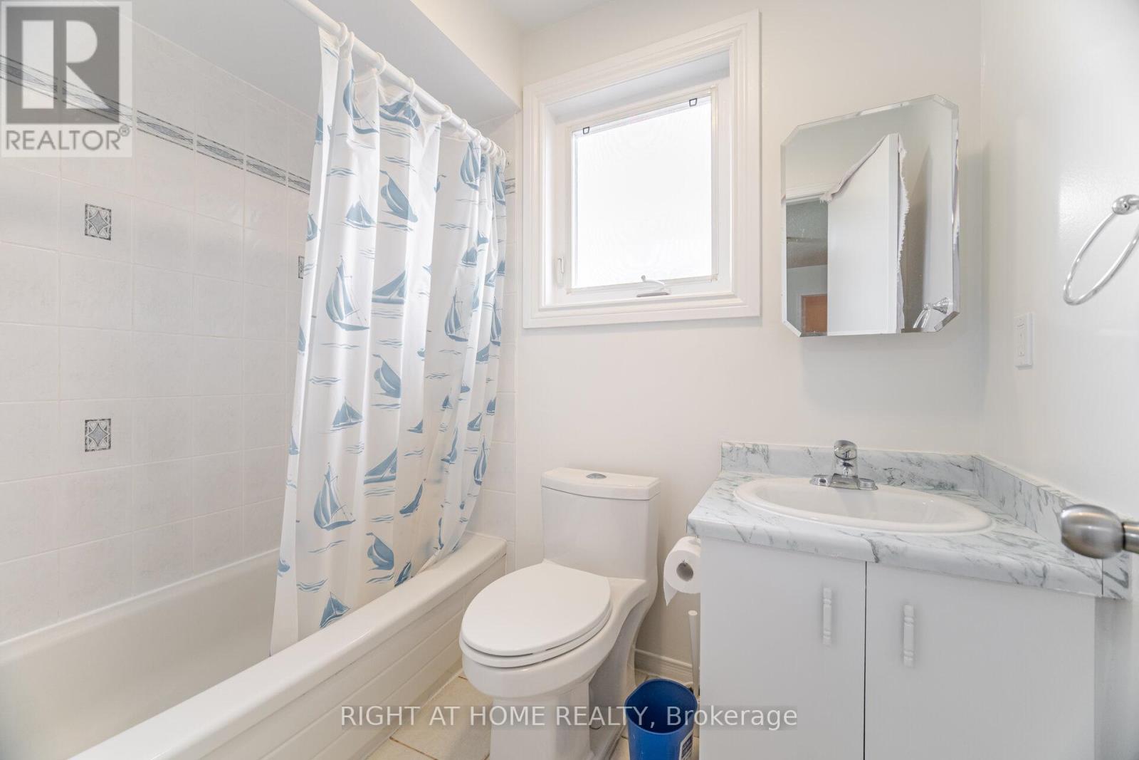 5253 Palomar Crescent, Mississauga, Ontario  L5R 2W8 - Photo 32 - W12956132