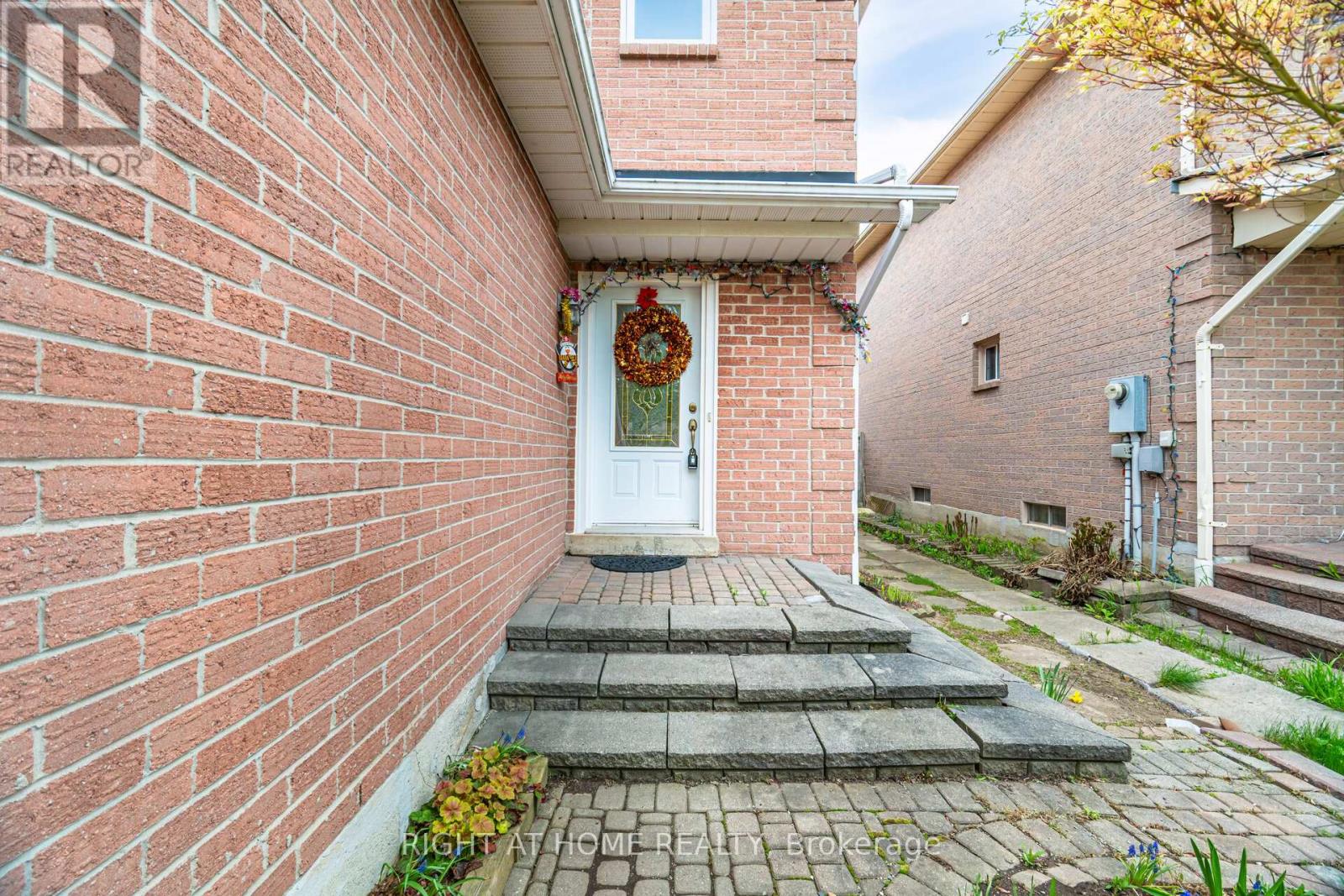 5253 Palomar Crescent, Mississauga, Ontario  L5R 2W8 - Photo 4 - W12956132