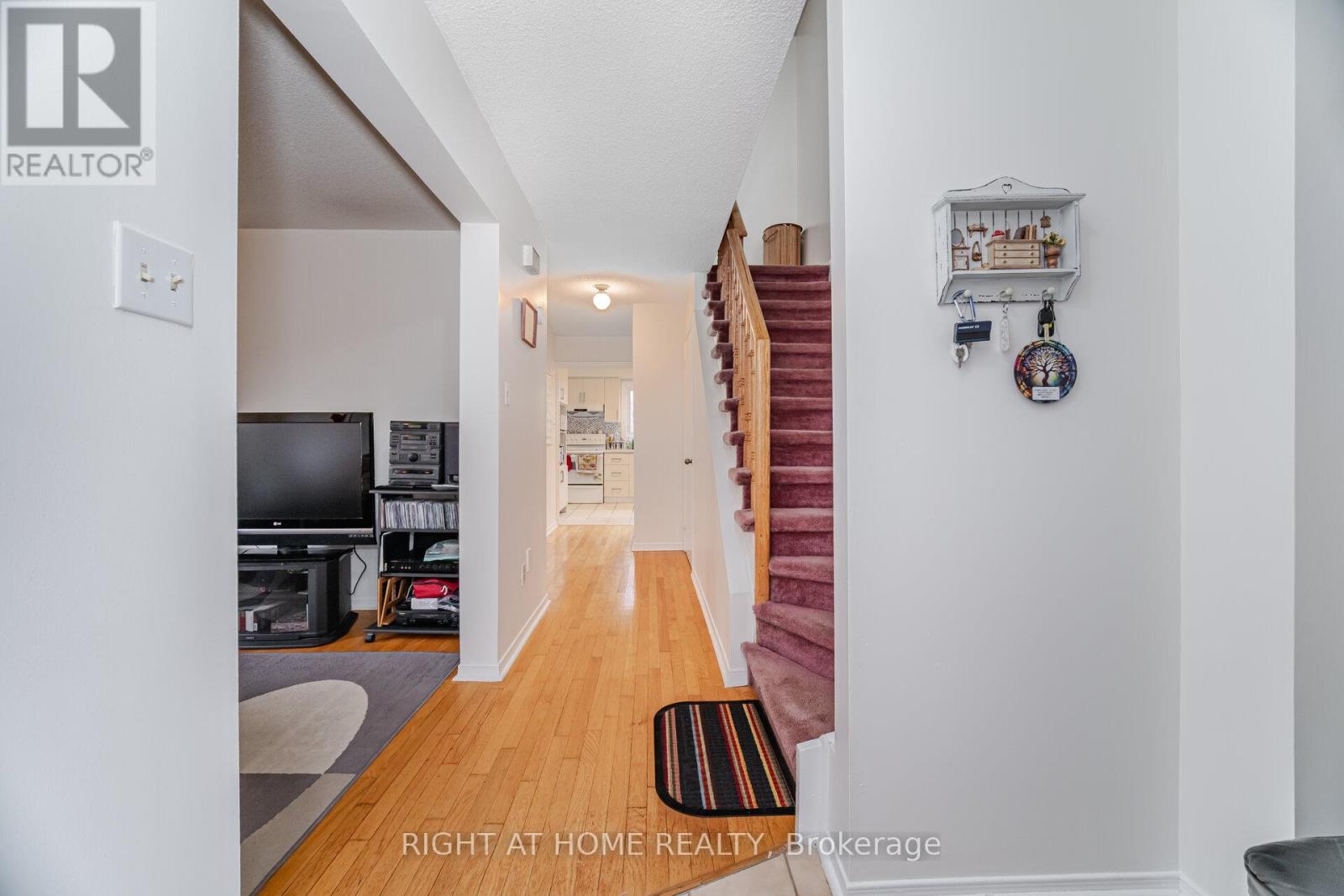 5253 Palomar Crescent, Mississauga, Ontario  L5R 2W8 - Photo 6 - W12956132