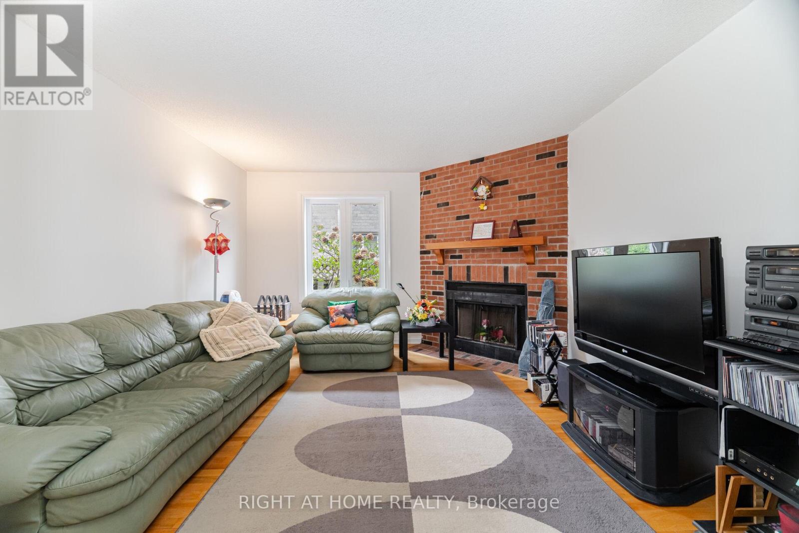 5253 Palomar Crescent, Mississauga, Ontario  L5R 2W8 - Photo 8 - W12956132