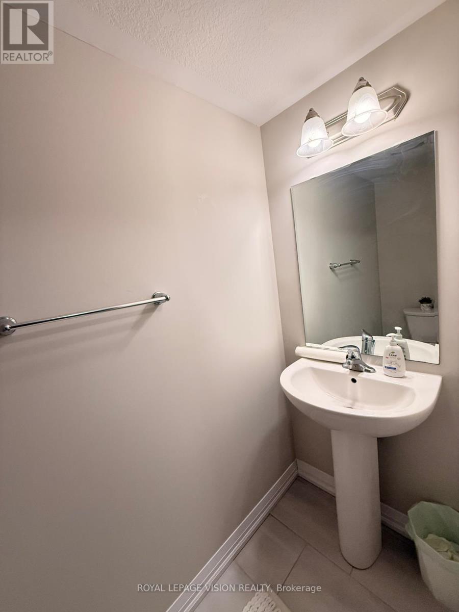 43 Bank Swallow Crescent, Kitchener, Ontario  N2P 0J7 - Photo 47 - X12956128