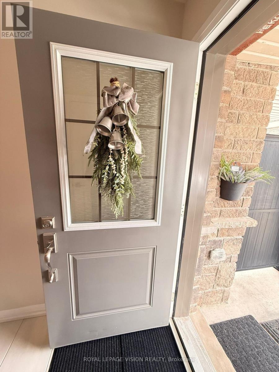 43 Bank Swallow Crescent, Kitchener, Ontario  N2P 0J7 - Photo 5 - X12956128