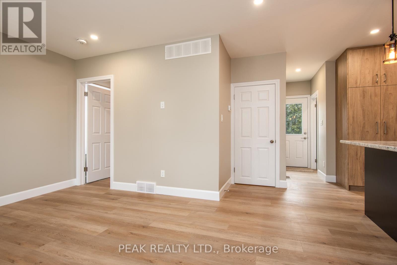 525 Courtland Avenue E, Kitchener, Ontario  N2G 2W9 - Photo 10 - X12956140