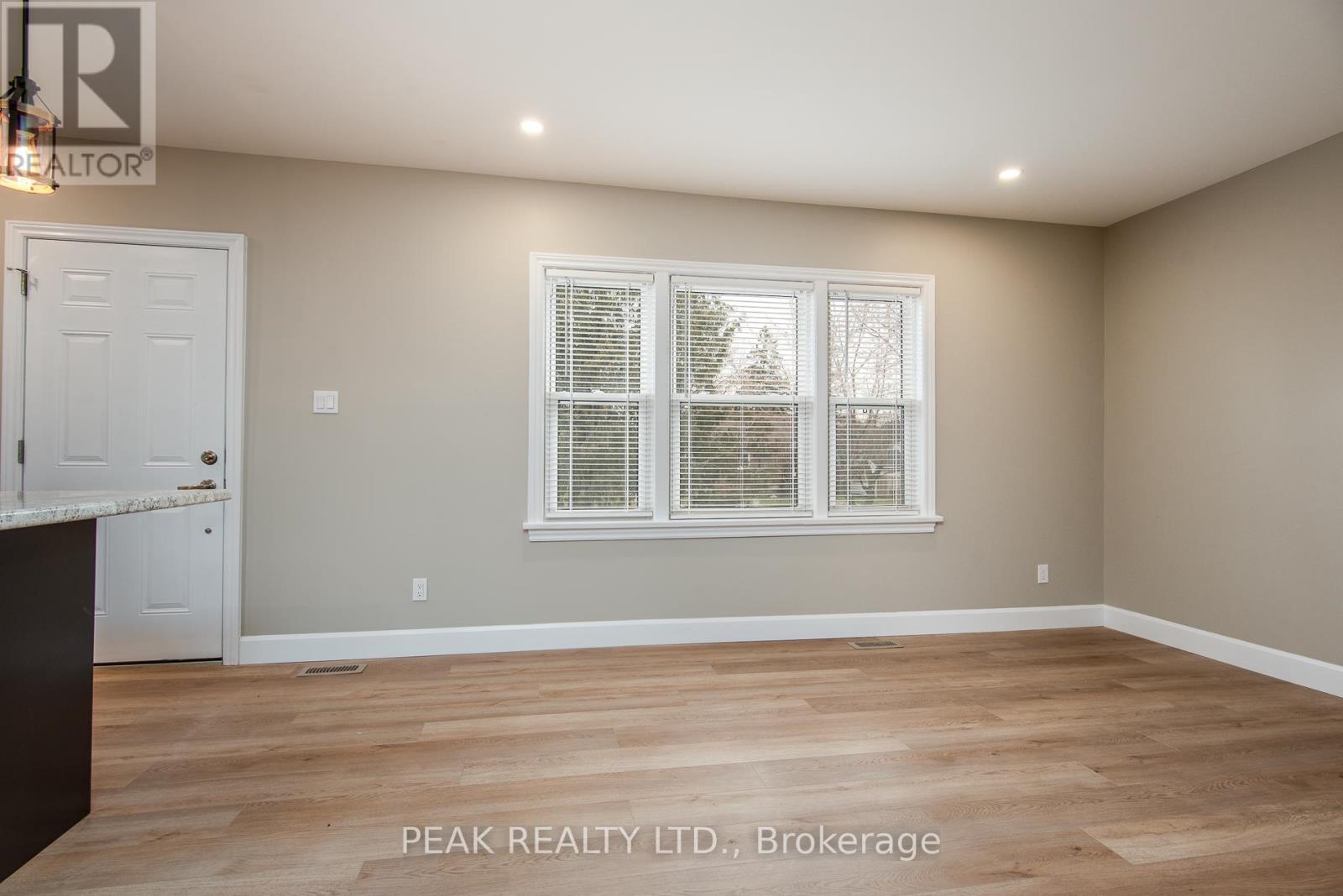 525 Courtland Avenue E, Kitchener, Ontario  N2G 2W9 - Photo 12 - X12956140