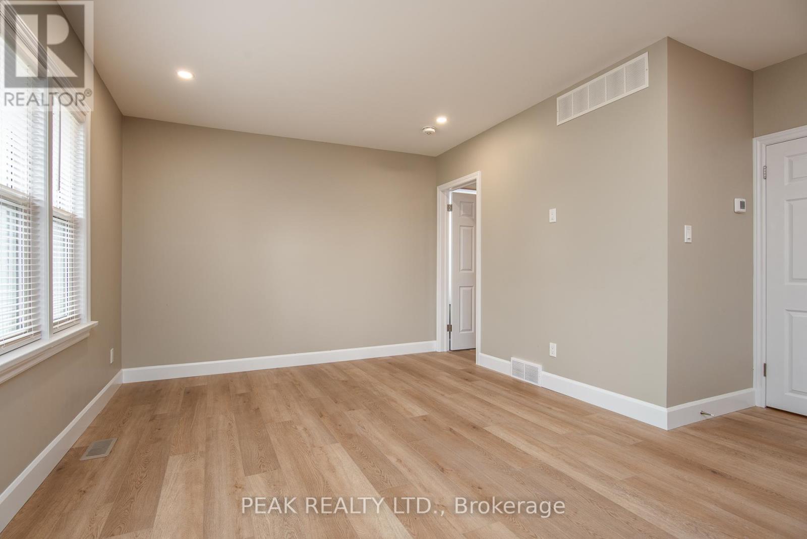 525 Courtland Avenue E, Kitchener, Ontario  N2G 2W9 - Photo 9 - X12956140